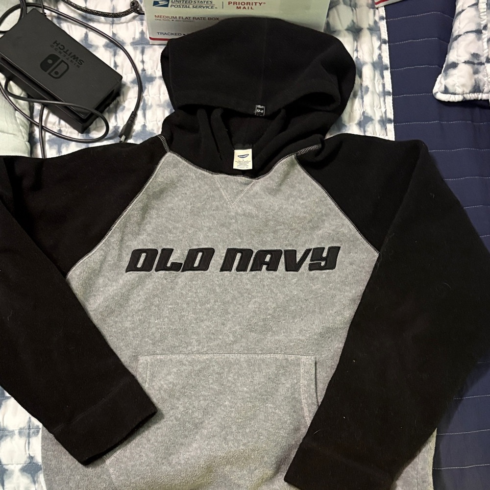 Vintage Old Navy Men's Hoodie in Black and Gray